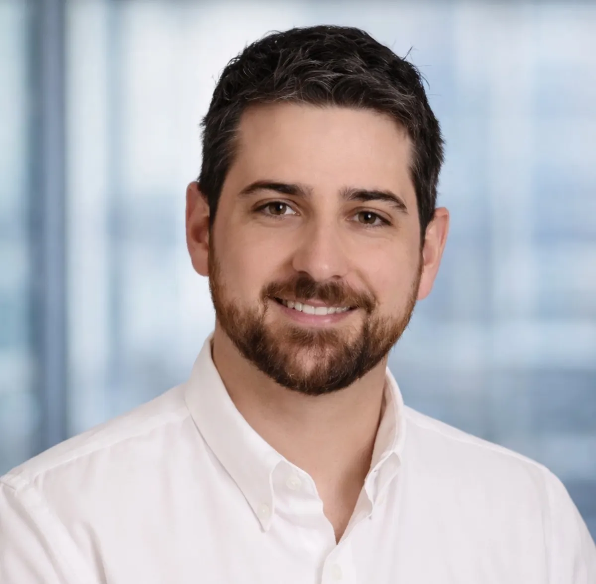 Professional portrait of Rydan Ribeiro Simas Jardim, Founder and Managing Director of Veris Health Systems